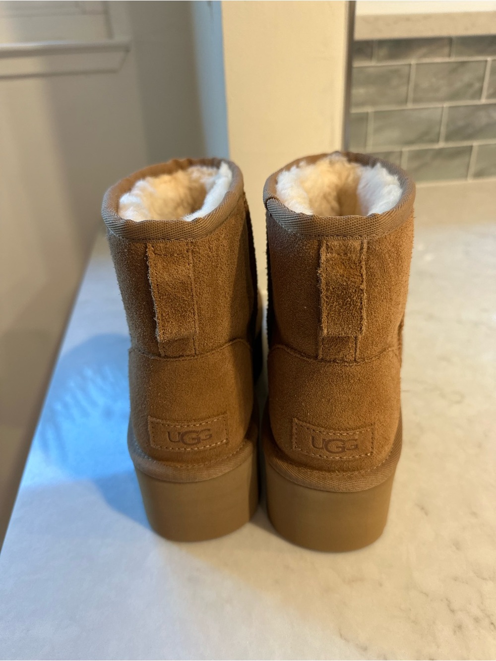 UGG Chestnut Classic Mini Platform Boot Size 9 New - Picture 4 of 7